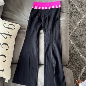 Size 4 Lulu lemon flare reversible yoga pants